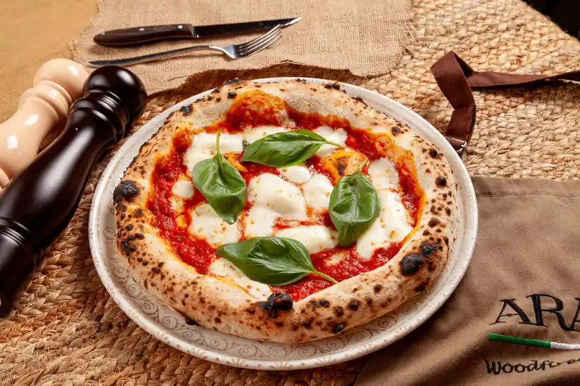 Margherita di Salvia with basil and extra virgin olive oil